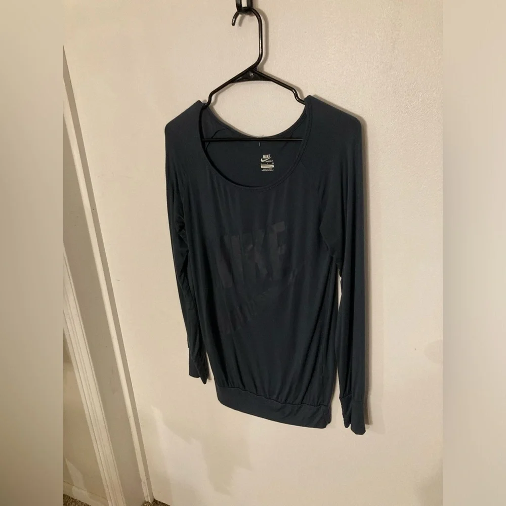 4/$25 Nike sportswear long sleeve shirt with logo in size Small. Great condition
